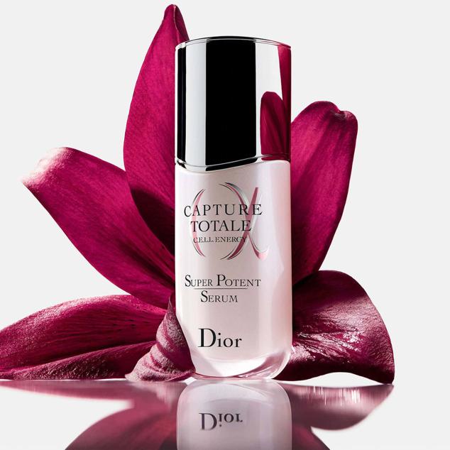 El Capture Totale Super Potent Serum de Dior contiene extracto de longoza