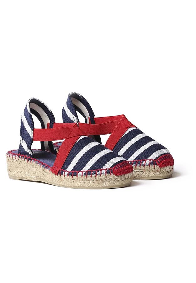 Estas sandalias tipo cuña de Toni Pons son todo lo que necesitas para combinar un look más básico para hacer que el calzado sea el que más resalte. Precio: 45 €.