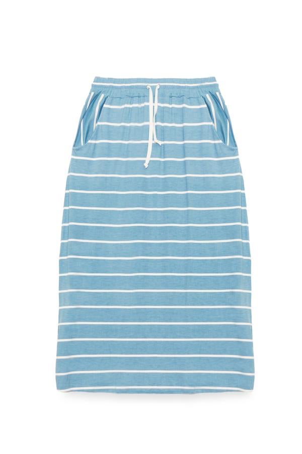 La falda de PAN tiene esencia juvenil y con un toque diferente al mítico estampado marinero, es una reinvención del mismo. Precio: 18 €. 