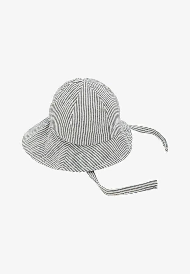 Name it diseña el gorro del verano y que lucirán la mayoría de influencers en sus vacaciones. Podrás ajustarlo con sus lazos para llevarlo más ajustado a la cabeza. Precio: 12,99 €.