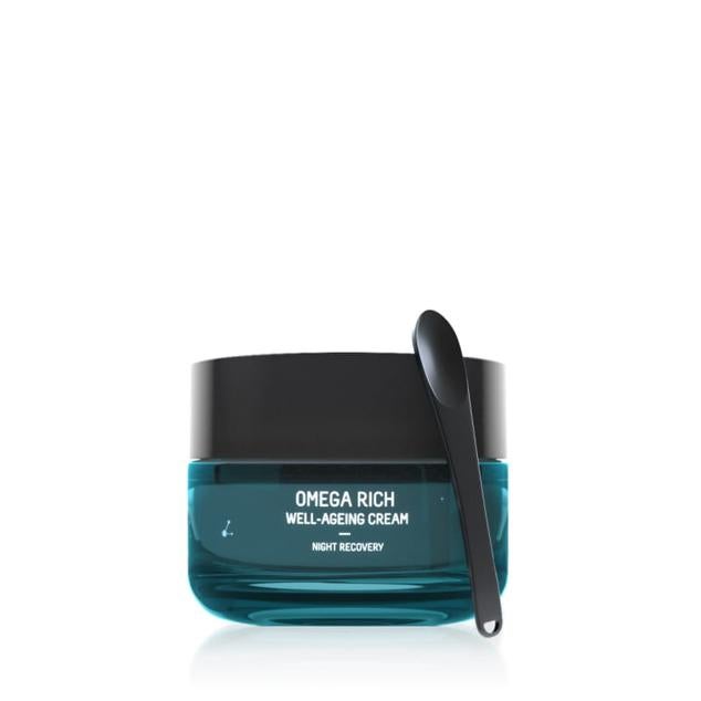 Lo amarás por ser un  tratamiento 360º que (encima) actúa mientras duermes . Su principal función es  redefinir, revolucionar e hidratar el rostro , mejorando la edad biológica de la piel facial, reparando el daño celular y reestructurando la producción de proteínas. Así, y gracias a sus  8 activos clínicos naturales , notarás como tu piel mejora día a día, recuperando su hidratación y disminuyendo los daños del paso del tiempo. 