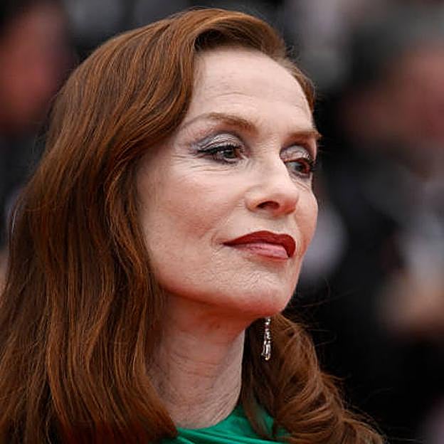 Imagen principal - Dos peinados espectaculares para llevar a los 60 porque rejuvenecen al instante sin importar las canas