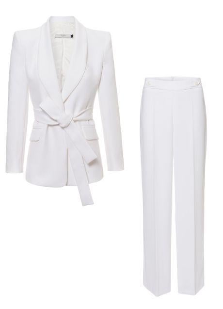 Imagen - El traje blanco es de Bleis Madrid.