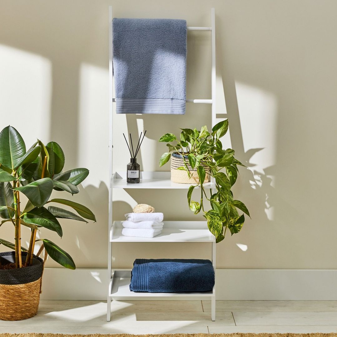 Tenemos que reconocer que somos fans de la decoración con plantas en los baños. Aportan frescura, color, amplitud... Y estas artificiales de Primark Home, además, no se te van a morir por falta de cuidados. Cuestan desde 3 euros.