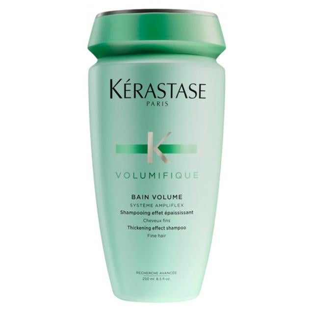 El favorito de los expertos. Este champú de Kérastase limpia e hidrata el cabello proporcionando más volumen y un aspecto más saludable. Diseñado especialmente para los cabellos finos, cuenta con un sistema llamado Apliflex que ayuda a restaurar la fibra capilar a la misma vez que potencia el volumen de tu cabello sin sobrecargarlo.