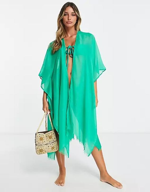 Una versión sin cierres delanteros y mangas con estilo kimono de color verde, así es de perfecto este kimono de ASOS. Precio: 17,99 €.