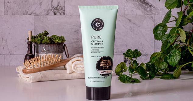 Hidrata y revitaliza tu pelo seco y dañado, gracias a la fórmula que aporta movimiento de raíz a puntas del Champú Rich de Cocunat. Precio: 14,39.