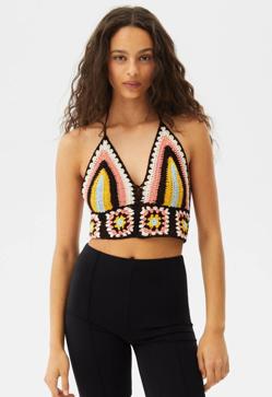 Imagen secundaria 2 - Los tops de Bershka son baratos y muy ponibles