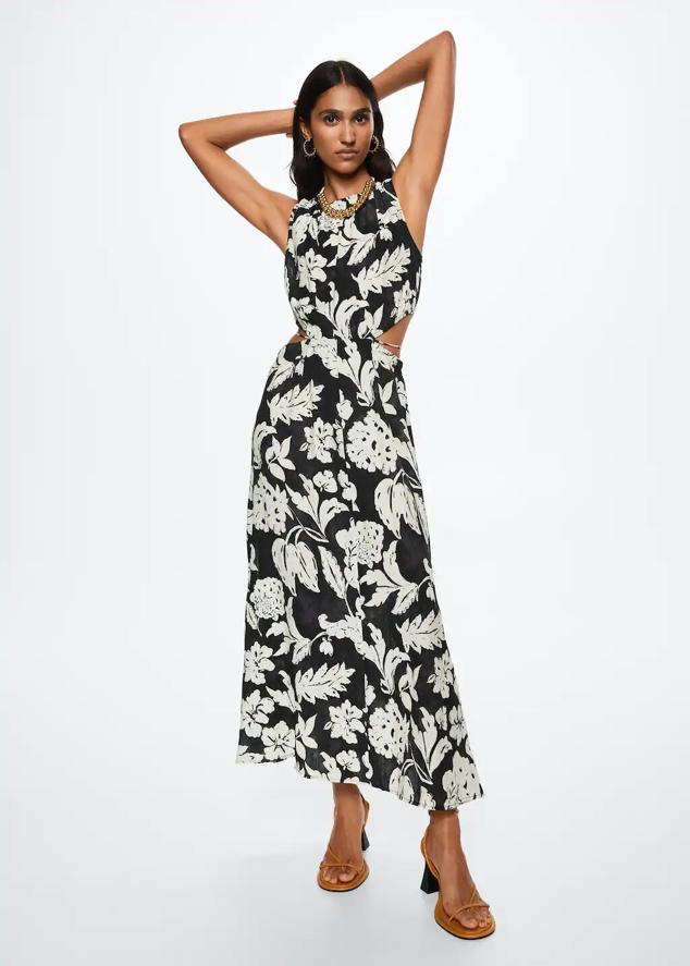 Con un toque clásico y atrevido a la vez. Para aquellas que busquen el combo de colores ganador, este vestido con aperturas laterales enmarca la cintura y te alargará la figura. Eso sí, si eres bajita, apuesta por un zapato con un poco de tacón, ya que, de lo contrario, su corte inferior podría achatarte la figura. 