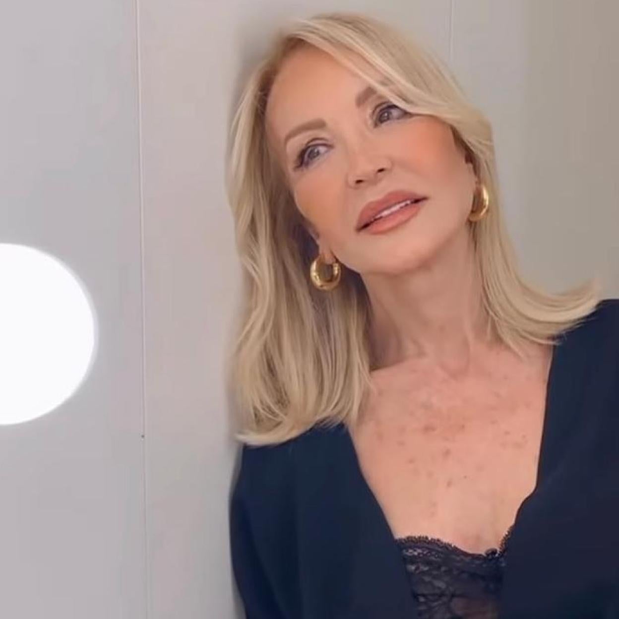 Carmen Lomana ha enseñado este bonito mono en su perfil de Instagram.