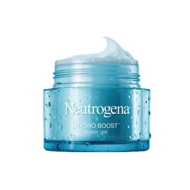 Ideal para todo tipo de pieles. Gracias a la tecnología Hyaluronic Gel Matrix, esta crema ayuda a revitalizar la epidermis con un plus de hidratación, creando una importante reserva de agua para un rostro luminoso e hidratado.