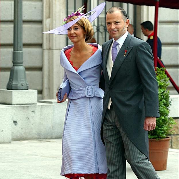 Por qué Carla Royo-Villanova es nuestra royal más completa: princesa, escritora, viajera, empresaria (y se casó antes que nadie vestida de Caprile)