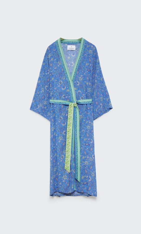 No hay buen tiempo sin kimonos. Es una prenda que ha ido adquiriendo más y más protagonismo durante estas últimas temporadas por su capacidad de adaptarse a cualquier situación. Ahora podrás ponértela a modo de sobrecamisa porque todavía refresca, y en verano podrás combinarlo con tus bikinis. Escoge un modelo estampado y de un color favorecedor y te lo prometemos, no podrás vivir sin él.