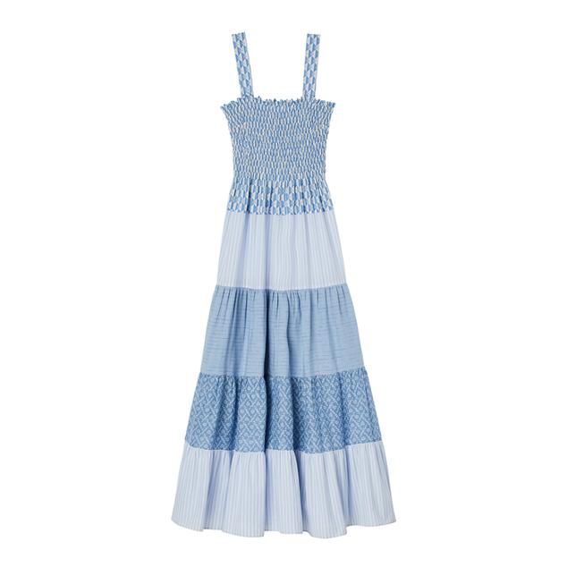 Apto para todas las edades, es uno de esos básicos frescos y atemporales que podrás ponerte temporada tras temporada porque nunca pasarán de moda. Si te preocupa el efecto de las rayas, una opción es escoger un diseño con estampado multidireccional. Añádele unas alpargatas para un efecto más natural. 