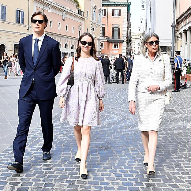 Alejandra de Hannover y Carolina de Mónaco en una boda en Italia.