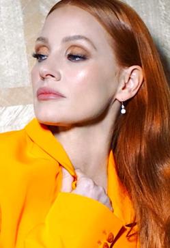 Imagen secundaria 2 - Ficha eyeliner doble (y muy fácil) que se hace siempre esta famosa para rejuvenecer la mirada, agrandarla y levantar el párpado caído