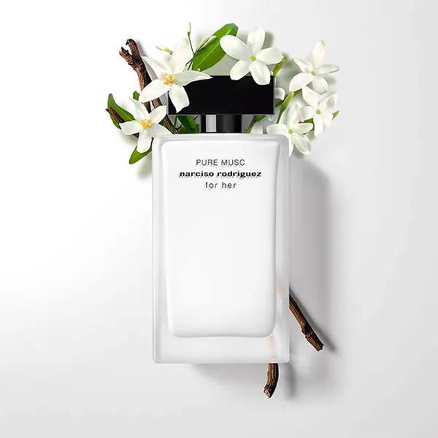 Pure Musc de Narciso Rodriguez tiene un corazón de flores blancas