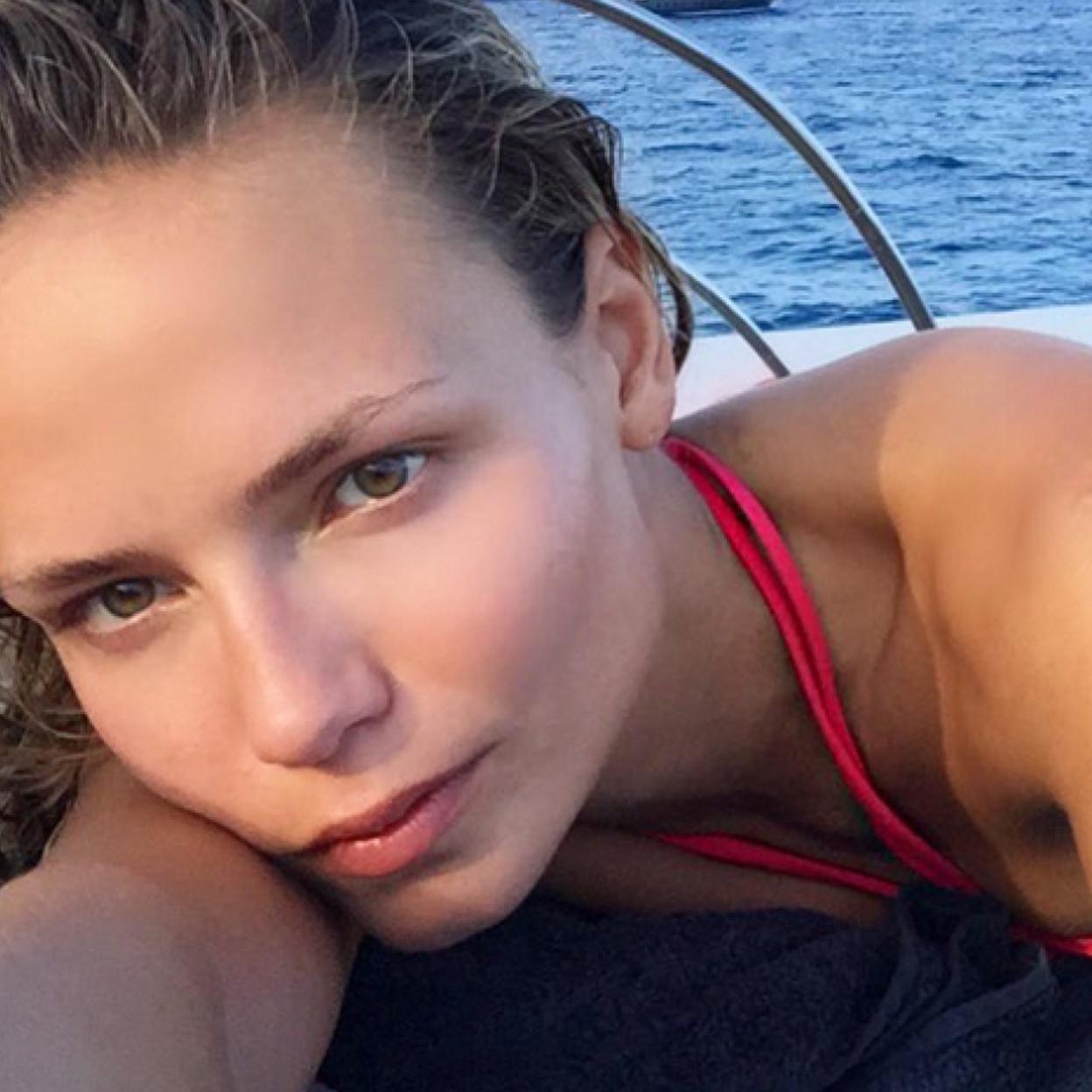 Pincha en la imagen para conocer las brumas faciales que hidratan y refrescan la piel en un segundo. 