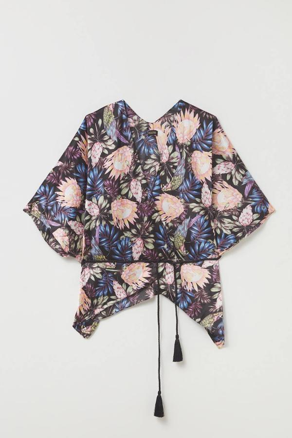 Sfera tiene este kimono con motivo de flores