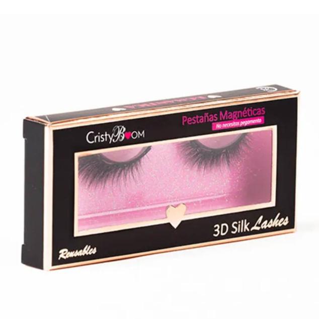 Las 3D Silk Lashes Romantic de CristyBoom se aplican con unos pequeños imanes
