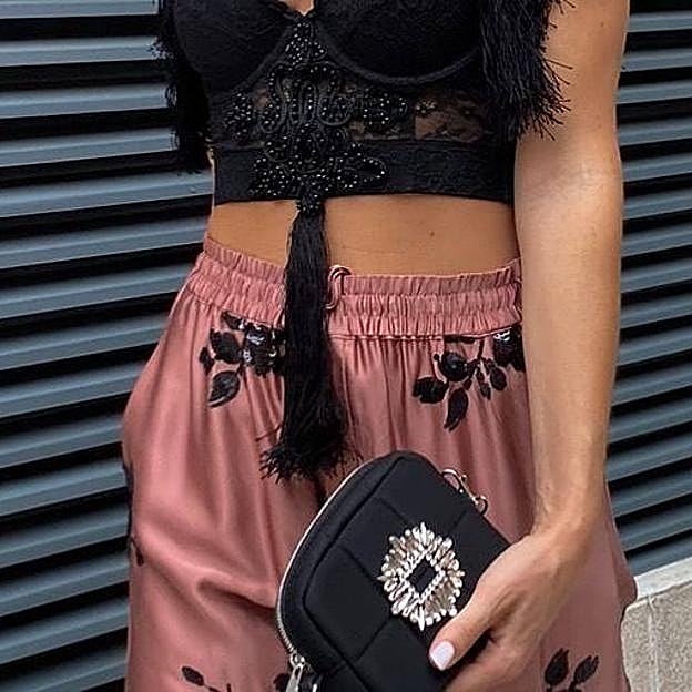 Confirmado, necesitas este comodísimo pantalón con lentejuelas para elevar todos tus looks