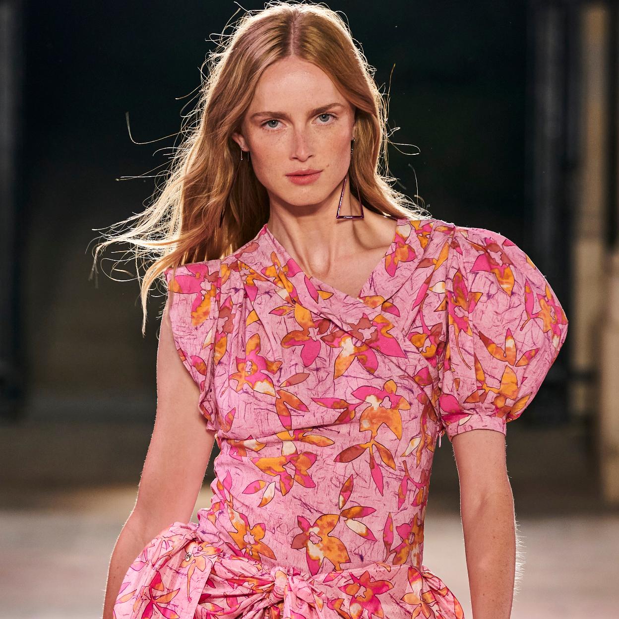 El autobronceador antiedad que todas las expertas de belleza van a querer probar (y cinco trucos para aplicarlo sin problemas)