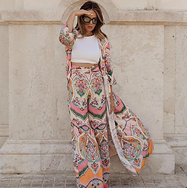 Imagen principal - Las influencers han enseñado que este vestido se puede llevar de diferentes formas.