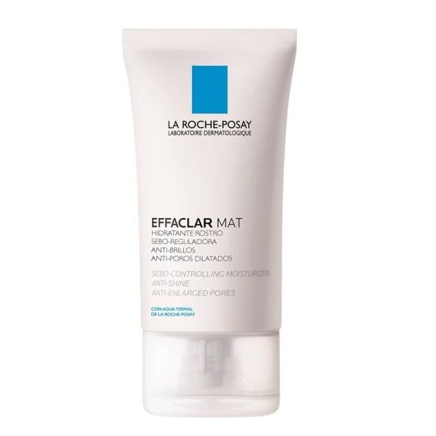 Una hidratante para noche y día sebo-reguladora con acabado mate. Actúa con doble efecto antibrillos y anti poros dilatados gracias a sebulyse, un activo que inhibe la producción de grasa desde el origen, así como su fórmula oil-free enriquecida con esferas micro absorbentes y perlite que matifican y refinan la textura al instante.