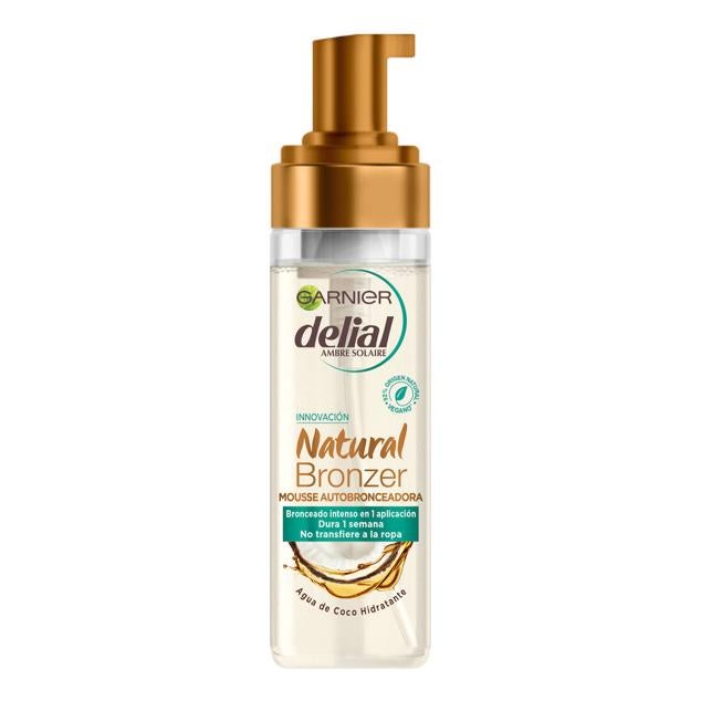 Mousse autobronceadora Natural Bronzer con un 92% de ingredientes de origen natural (13,50 €).