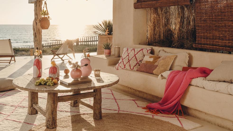 Los chollos deco más baratos de las rebajas de H&M Home: adornos, cojines y textiles por menos de 20 euros