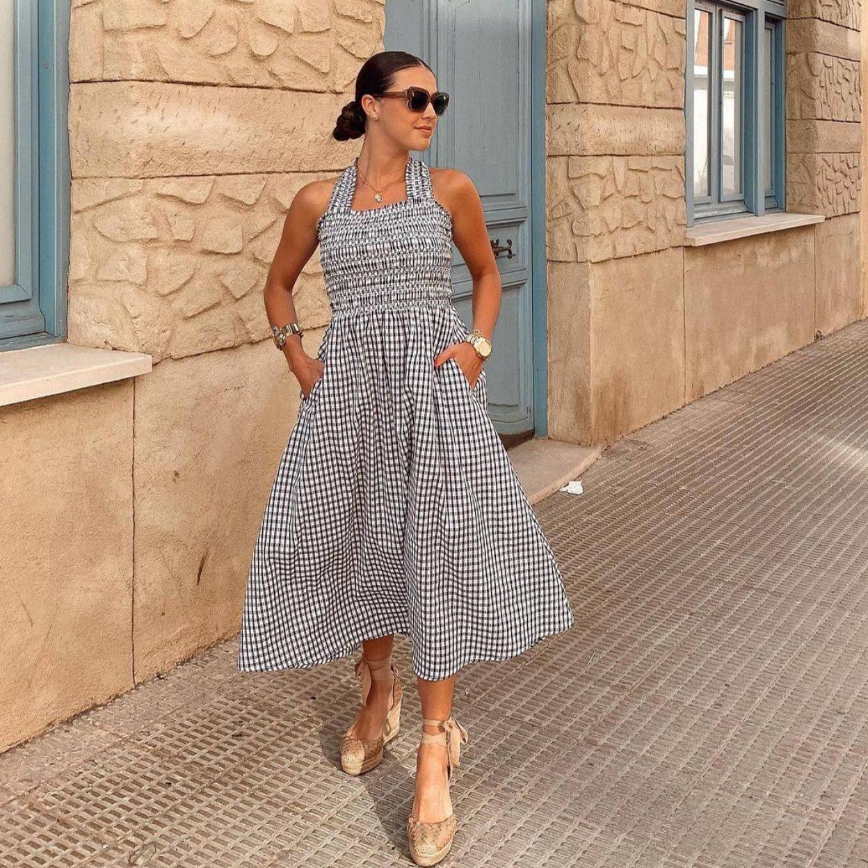 Este es el irresistible vestido midi de vichy más cómodo, ponible y favorecedor que ha conquistado a las influencers este verano