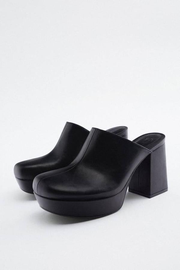 Estos zuecos de Zara tienen un tacón ancho de 8,5 cm