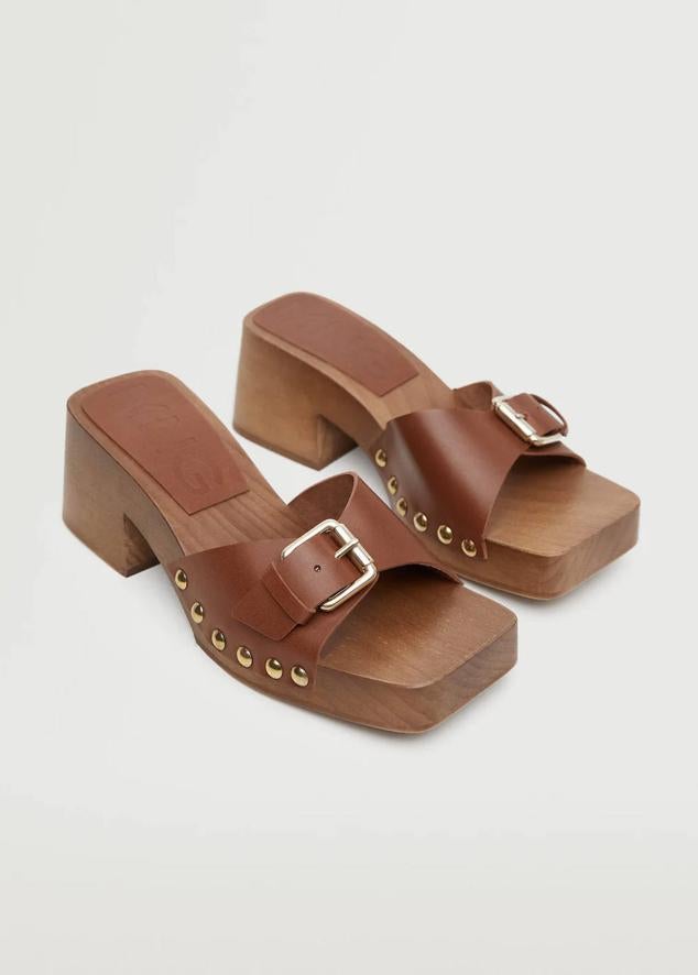 Mango nos trae estos zuecos en marrón y en negro