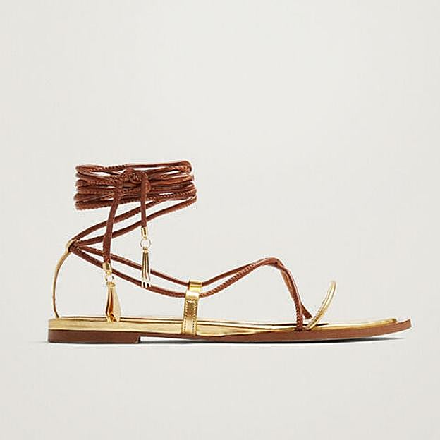 Imagen principal - El look de Parfois con kimono, sandalias planas y bolso de lentejuelas que vas a querer copiar este verano