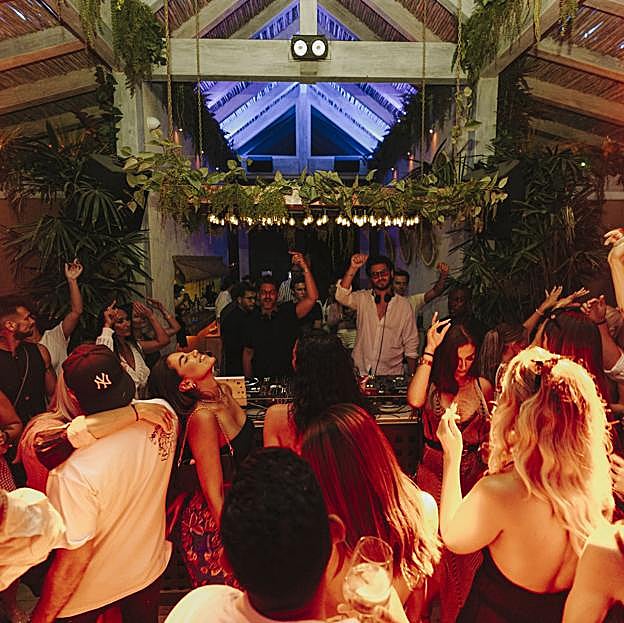 Imagen de una de las fiestas en Playa Padre.