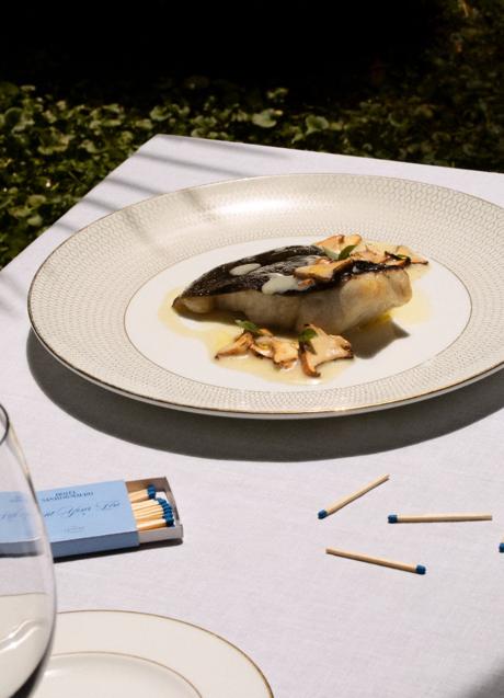 Imagen - El rodaballo a la brasa con pilpil de rebozuelos, plato estrella de la Noche de San Juan en el Santo Mauro. / SANTO MAURO