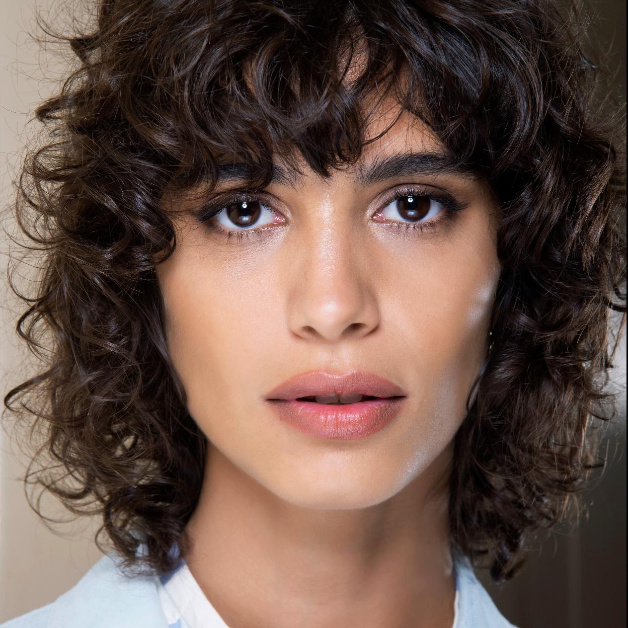 Potencia los rizos con esta crema de peinado sin aclarado que va a arrasar en Instagram y en TikTok.