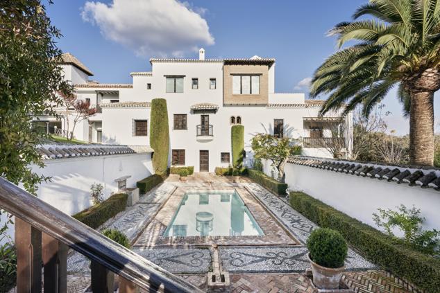 En Loja, este símbolo del slow travel ha creado el programa Natural Retreat, un retiro de tres o cinco días dedicado especialmente a los amantes de la naturaleza, que incluye baños de bosque, tratamientos de spa, nordic walking y catas de aceite. (barcelo.com).