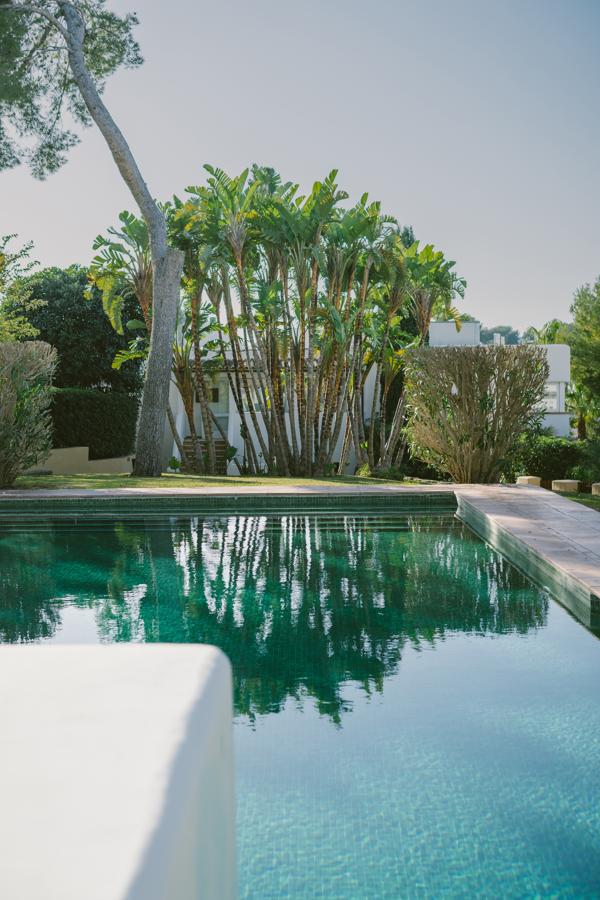 Las fotogénicas playas de Jávea rivalizan en belleza con el parque natural del Macizo del Montgó, y entre ambas se encuentra este resort, decorado con guiños a la tradición valenciana, cuyo lema es Live well, stay well, be well. Su spa, pequeño pero balsámico, ofrece programas y masajes restauradores (con tratamientos de belleza de Natura Bissé) y su restaurante, Madre, es un canto de amor a la gastronomía mediterránea de temporada. (es.ritualdeterra.com).