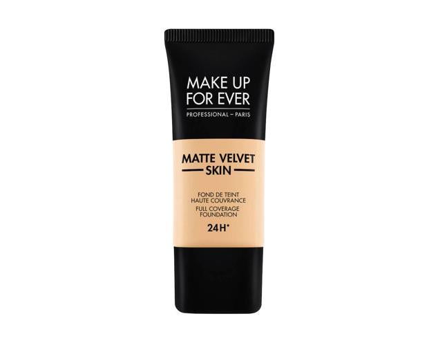 Matte Velvet Skin de Make Up For Ever  proporciona una cobertura total y duradera.  Cómpralo aquí