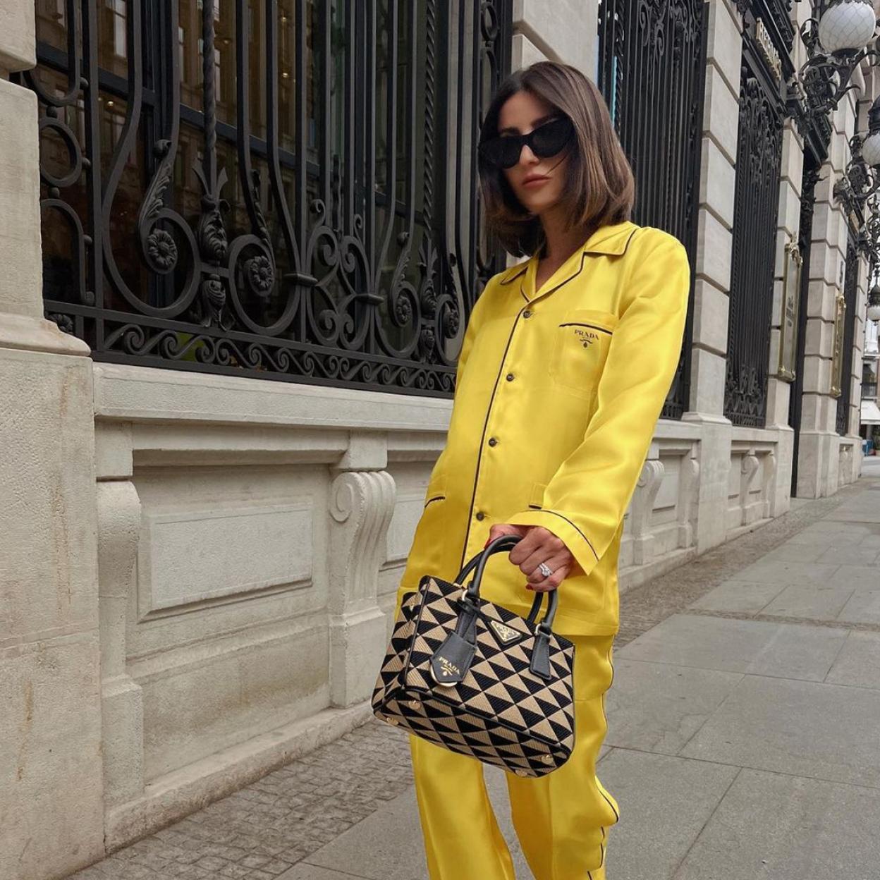 El bolso low cost de rebajas de color negro que es versátil, elegante y multiposicion