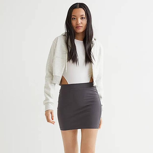 Imagen principal - La falda está disponible en cinco colores