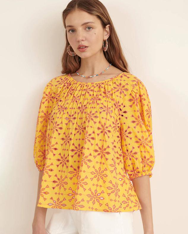 Esta  de la firma Brownie tiene una manga francesa abullonada