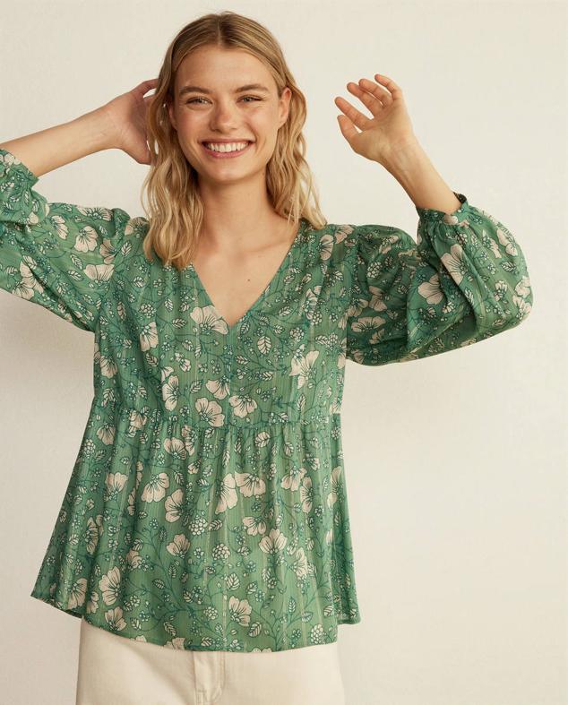 Southern Cotton nos trae  esta blusa  con el cuello de pico