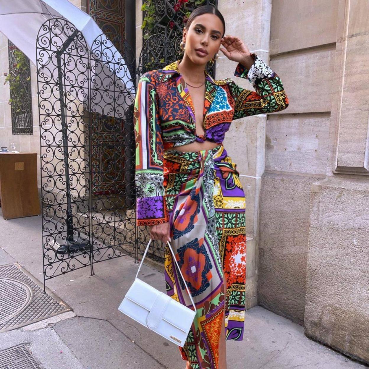 Este es el conjunto estampado super ventas más versátil del verano que rejuvenece a los 50 y hace tipazo