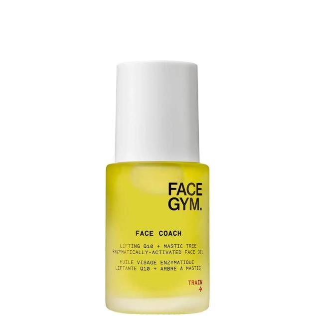Redefine los contornos, esculpe, reafirma, tonifica, tersa y desvela la piel más radiante y joven gracias al  Face Coach Face Oil de Face Gym . Está formulado con extracto de lentisco potenciador de la elasticidad, extracto de plancton para aumentar la producción de colágeno, escualeno hidratante y redensificante, aceite de borraja antiarrugas, avena efecto lifting, coenzima Q10, vitamina E y romero.