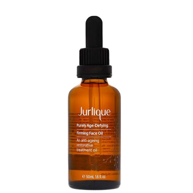 El aceite reafirmante  Purely Age-Defying Firming Face Oil de Jurlique , revitaliza y rejuvenece la piel corrigiendo los signos visibles del envejecimiento e iluminando el rostro. Protege, nutre, hidrata, acondiciona y potencia la elasticidad gracias a una combinación de rock samphire, semilla de grosella negra, cártamo, aguacate, rosa, raíz de regaliz, ricino y retinol, consiguiendo estimular el colágeno y la renovación celular para transformar la tez y observar una asombrosa mejoría. Cómpralo aquí