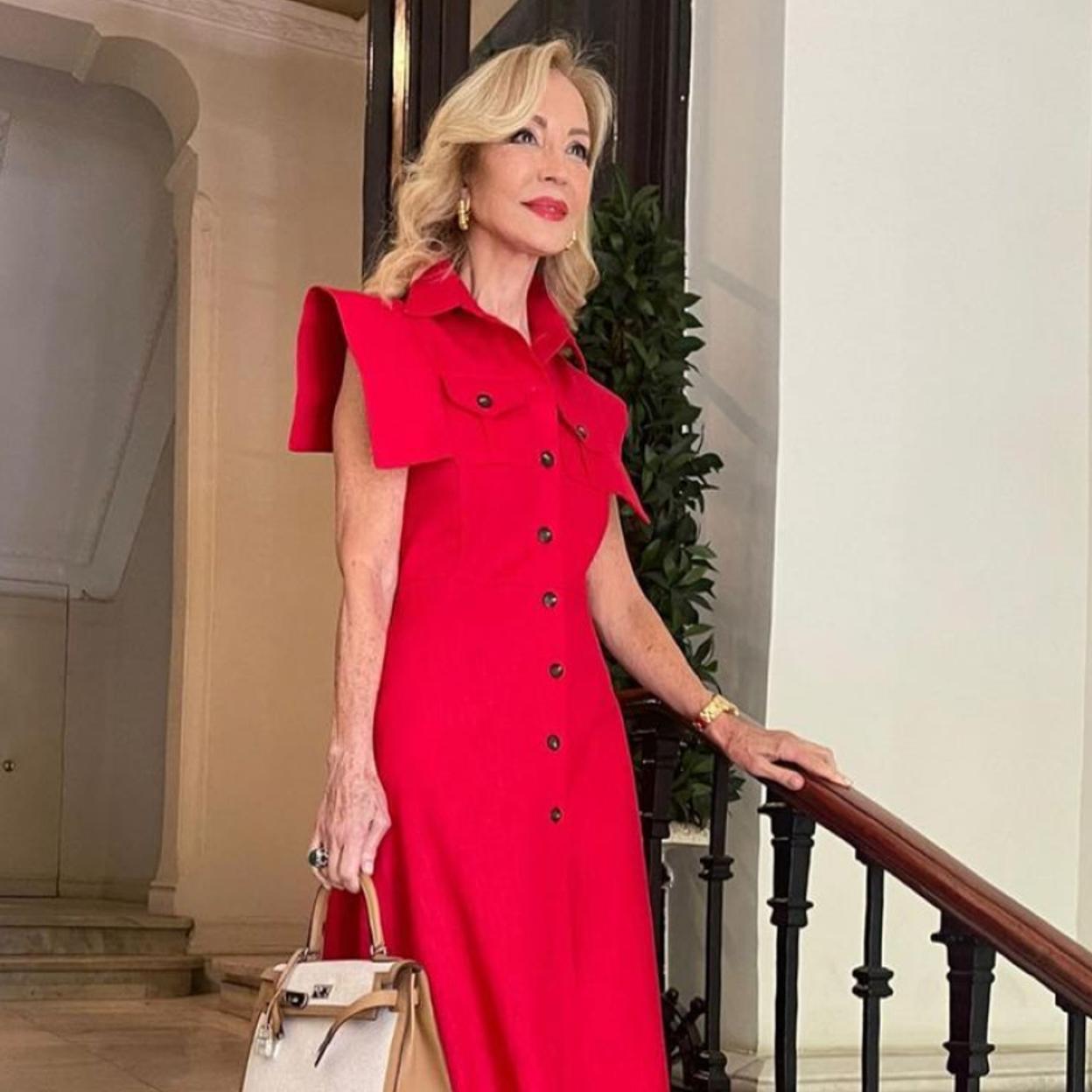 Carmen Lomana con el vestido rojo.