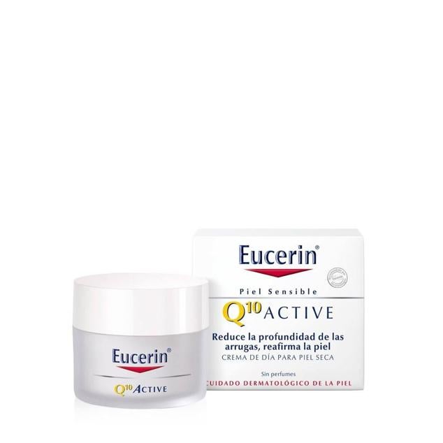 Q10 Active de Eucerin  es una crema de día que contrarresta los signos de envejecimiento en pieles secas y sensibles. Está formulada con coenzima Q10 promotora del colágeno y la respiración celular, así como una mezcla de antioxidantes como las vitaminas C, E y la biotina, siendo capaz de reducir arrugas, suavizar la piel, refinarla y hacerla más luminoso y uniforme. Cómpralo aquí