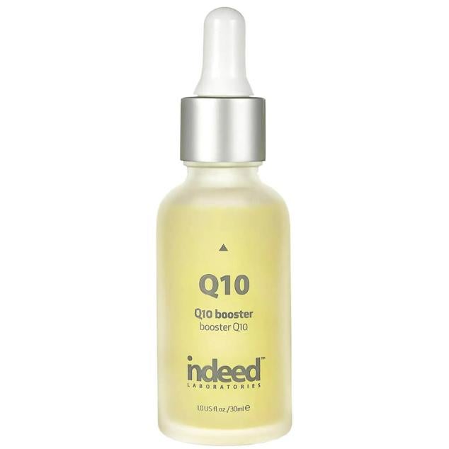 Q10 Booster de Indeed Labs  es un concentrado antienvejecimiento formulado con All-Q®, un complejo que contiene la mezcla de coenzima Q10 y vitaminas C y E para reparar el daño oxidativo, proteger, unificar el tono, iluminar, redensificar, alisar las arrugas y mejorar la firmeza. Este funciona al potenciar el colágeno y la elastina, atenuando todos los signos de la edad. Además, corrige la apariencia fatigada, hidrata intensamente y revitaliza el cutis. Cómpralo aquí